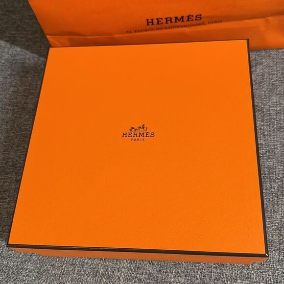 Hermès Orange Gift Box and Bag - Picture 2 of 9